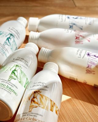 Keď sa dni skracujú a vzduch naplní vôňa jesene 🍂, práve vôňa v našich domovoch vytvára ten pravý pocit pohody. Parfumy na...